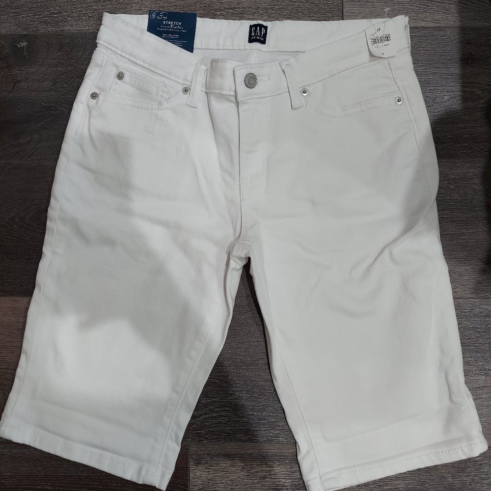 BNWT Gap White Denim 9 Inch Bermuda Short